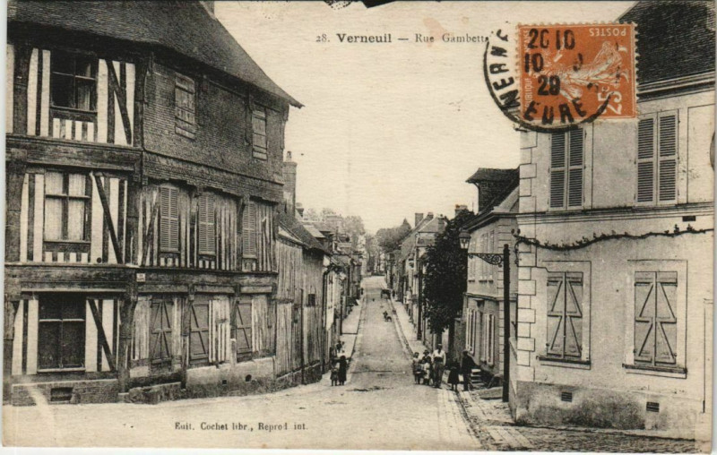 Carte postale ancienne Verneuil Rue Gambetta à Verneuil