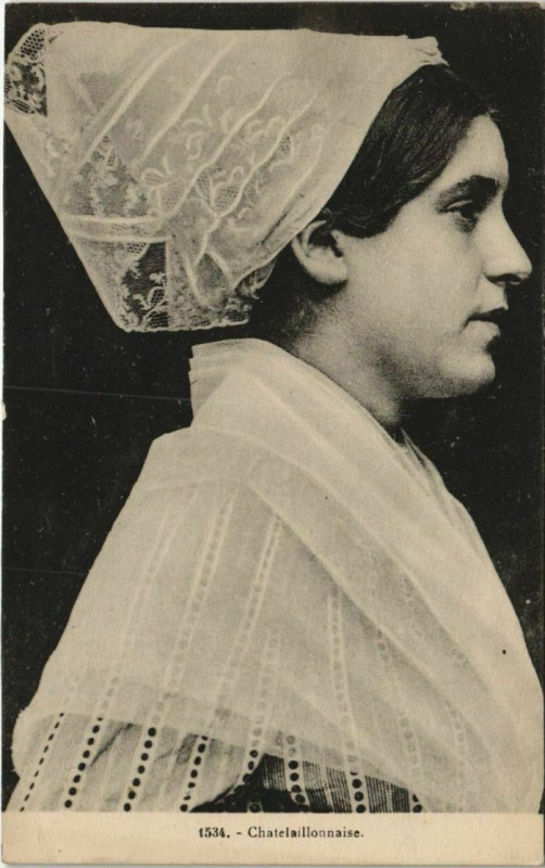 Carte postale ancienne Chatelaillonnaise - Femme - Type