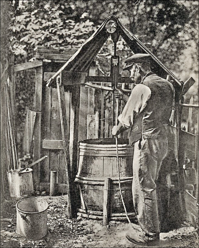 Carte postale ancienne Le porteur d'eau à Paris début du 20e siècle