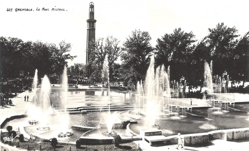 Carte postale ancienne Fontaines parc exposition - Grenoble