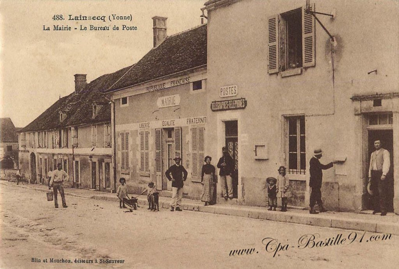 Carte postale ancienne Cpa Lainsecq Mairie et Bureau de poste