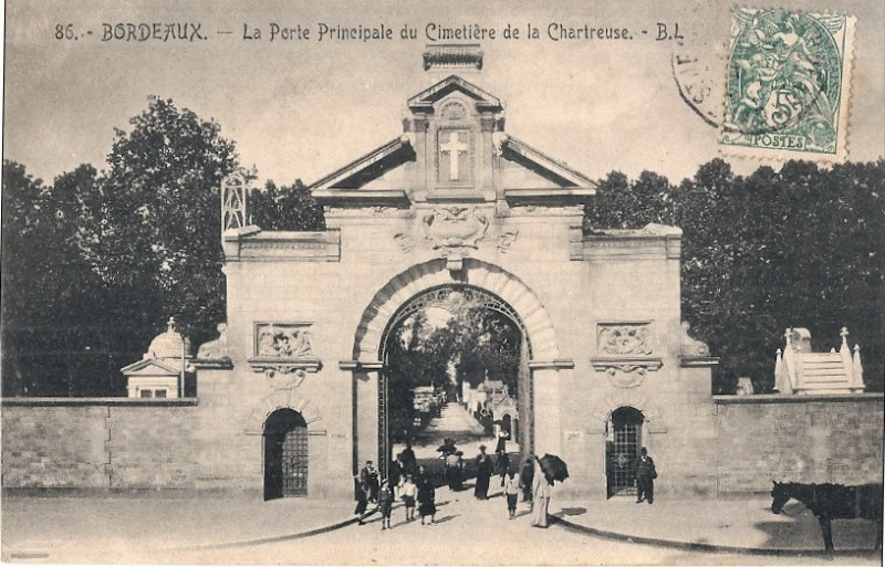 Carte postale ancienne Bordeaux - cimetière de la Chartreuse - entrée principale 3 à Bordeaux