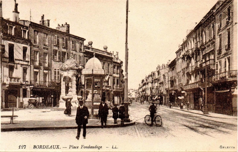 Carte postale ancienne Bordeaux - Place Fondaudège (place Gruet) à Bordeaux