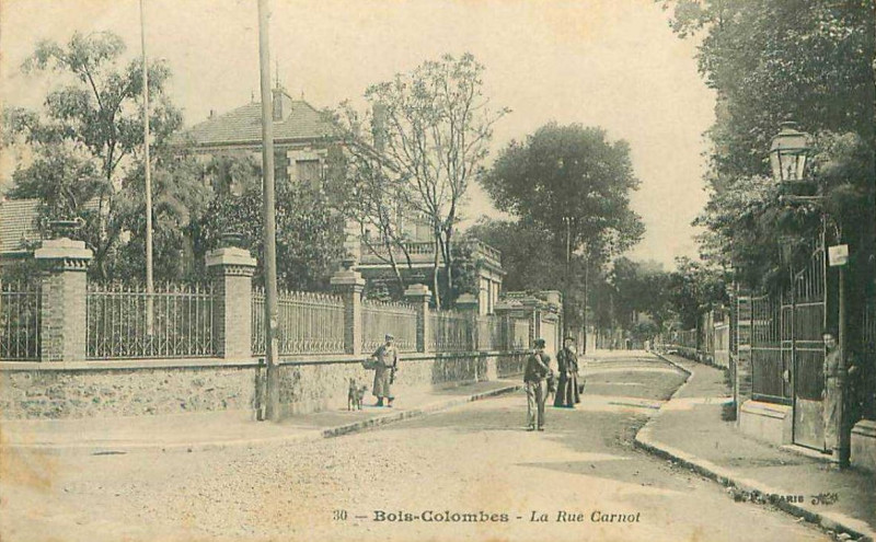 Carte postale ancienne Bois-Colombes.Rue Carnot