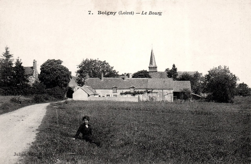 Carte postale ancienne Boigny-sur-Bionne. Carte postale ancienne. 1910. Bourg avec femme (2) à Boigny-sur-Bionne