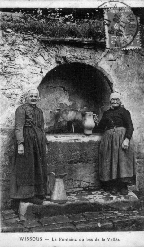 Carte postale ancienne Wissous - La fontaine du bas de la Vallée