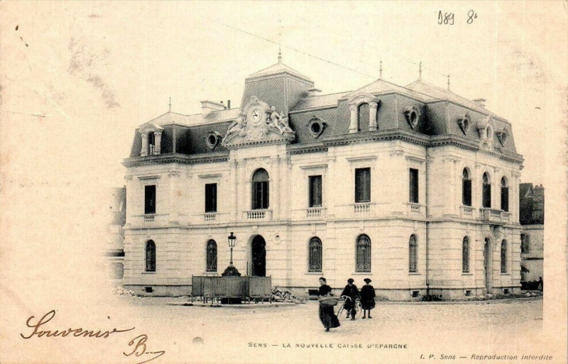 Carte postale ancienne Sens - La nouvelle Caisse d'épargne