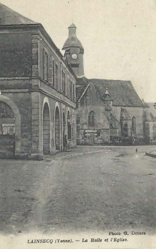Carte postale ancienne Cpa Lainsecq Halle et église