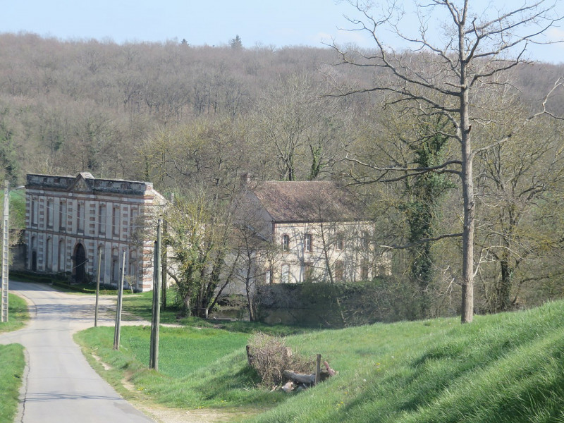 Carte postale ancienne Le moulin de la Bellassière à Crécy Couvé (28)