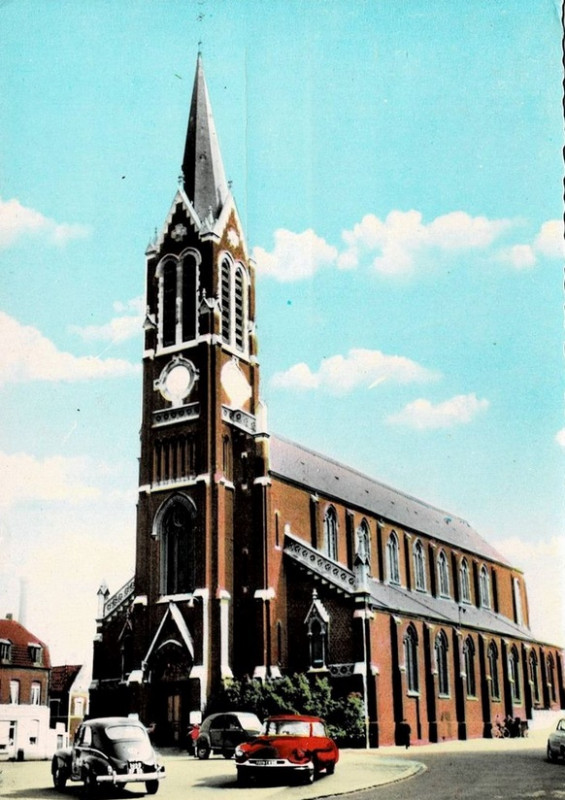 Carte postale ancienne Eglise Saint-Nicolas de Wasquehal en 1975