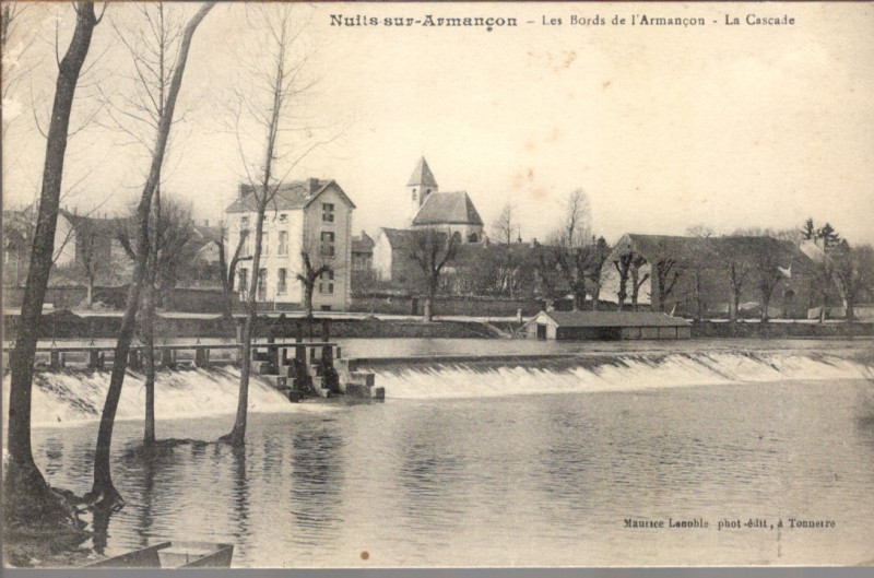 Carte postale ancienne Les Bords de l'Armançon - La Cascade à Nuits