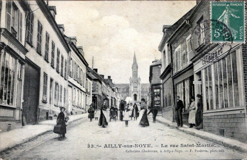 Carte postale ancienne La rue Saint-Martin à Ailly-sur-Noye