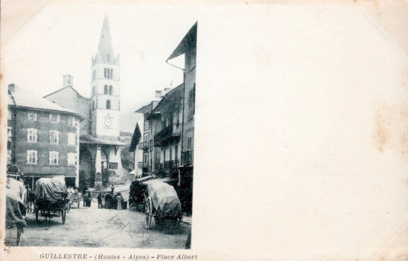 Carte postale ancienne Place Albert à Guillestre