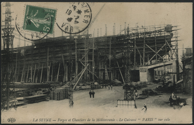 Carte postale ancienne Forges et Chantiers de la Méditerranée - Le Cuirassé "Paris" sur cale à La Seyne-sur-Mer