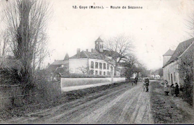 Carte postale ancienne Route de Sézanne à Gaye