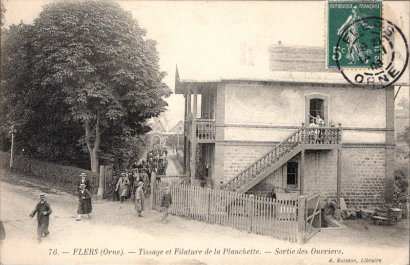 Carte postale ancienne Tissage et Filature de la Planchette - Sortie des Ouvriers à Flers
