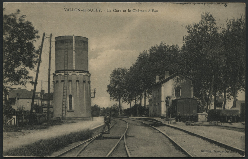 Carte postale ancienne La Gare et le Chateau-d'eau à Vallon-en-Sully