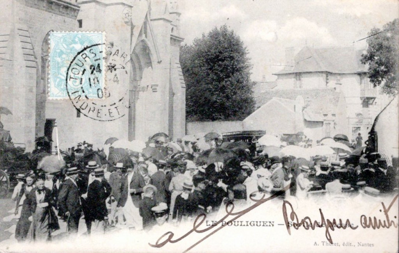 Carte postale ancienne Sortie de Messe au Pouliguen