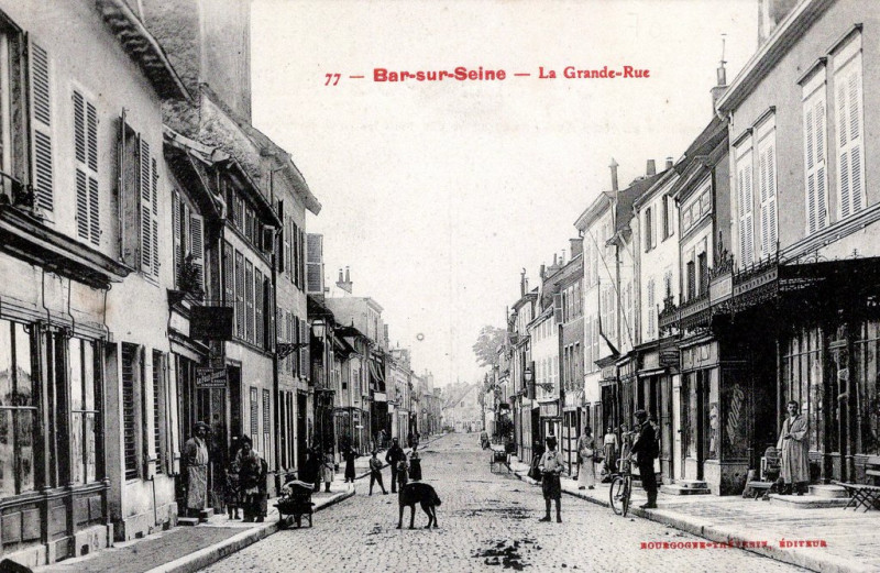 Carte postale ancienne La Grande-Rue à Bar-sur-Seine