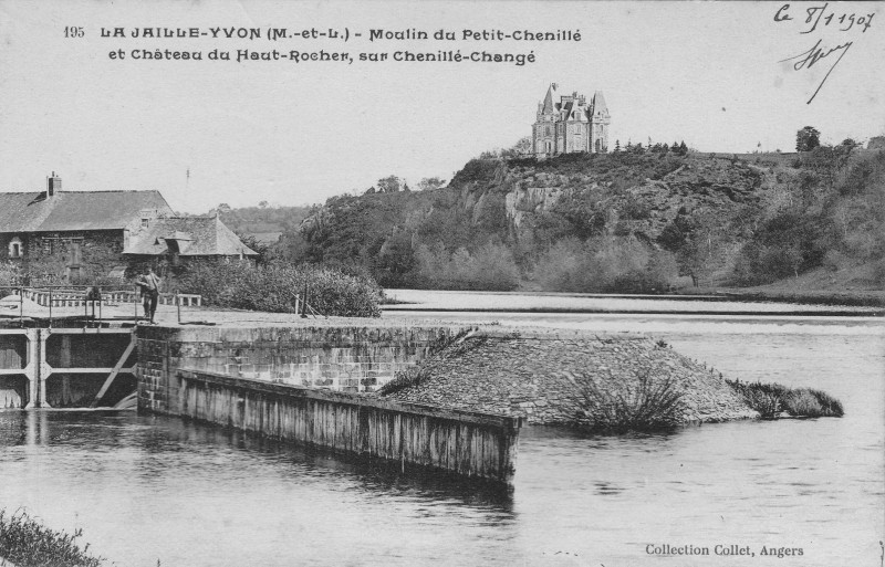 Carte postale ancienne Moulin du Petit-Chenillé  et Château du Haut-Rocher, sur Chenillé-Changé à La Jaille-Yvon