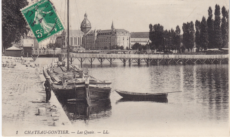 Carte postale ancienne Les Quais à Château-Gontier-sur-Mayenne