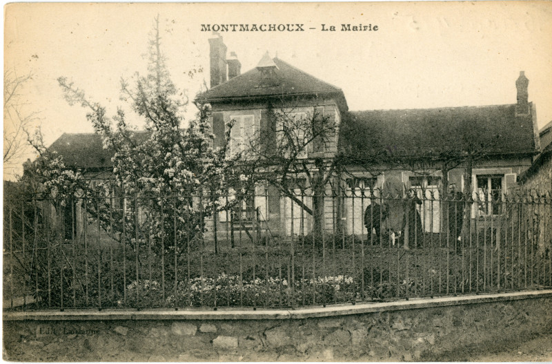 Carte postale ancienne La Mairie à Montmachoux