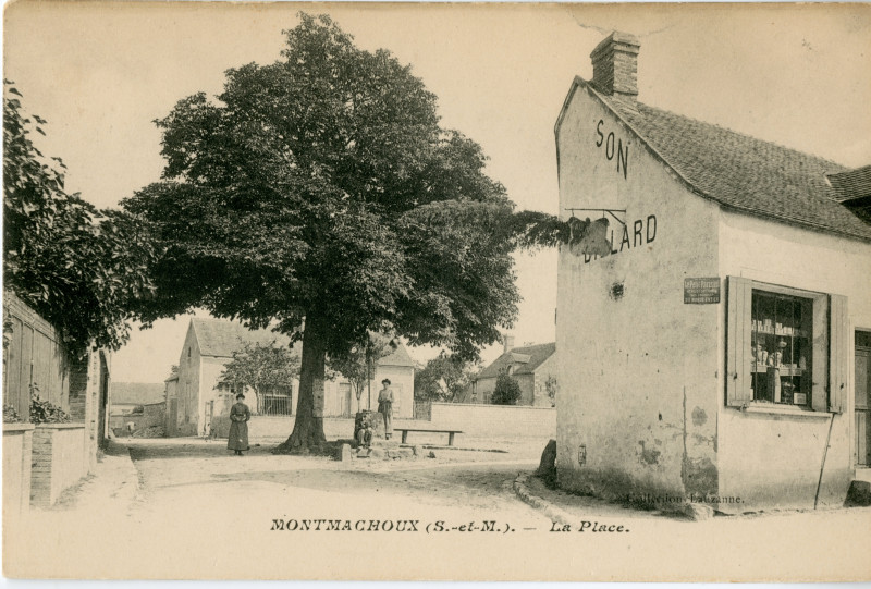 Carte postale ancienne La Place à Montmachoux