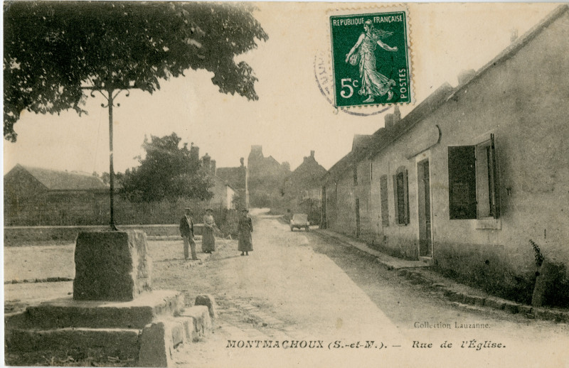 Carte postale ancienne Rue de l'Eglise à Montmachoux