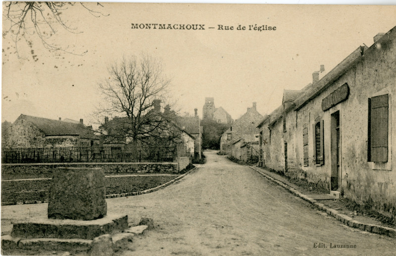Carte postale ancienne Rue de l'église à Montmachoux