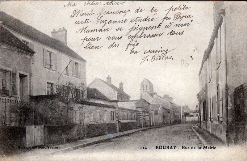 Carte postale ancienne Rue de la Mairie à Bouray-sur-Juine