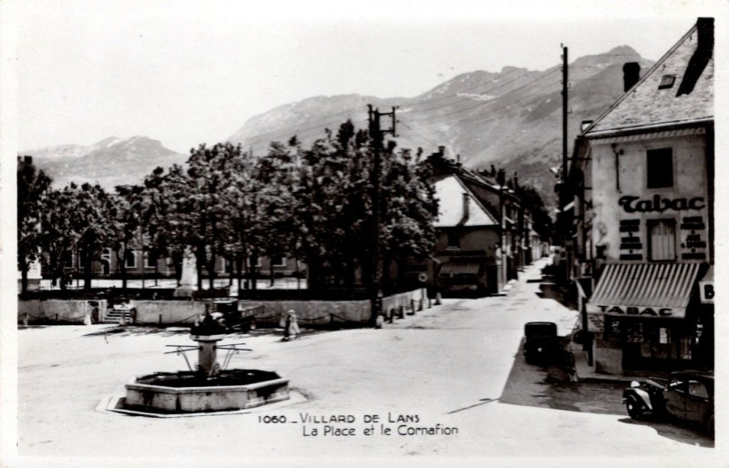 Carte postale ancienne La Place et le Cornafion à Villard-de-Lans