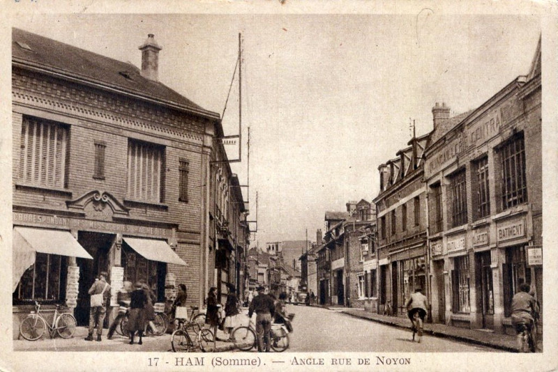 Carte postale ancienne Angle rue de Noyon à Ham