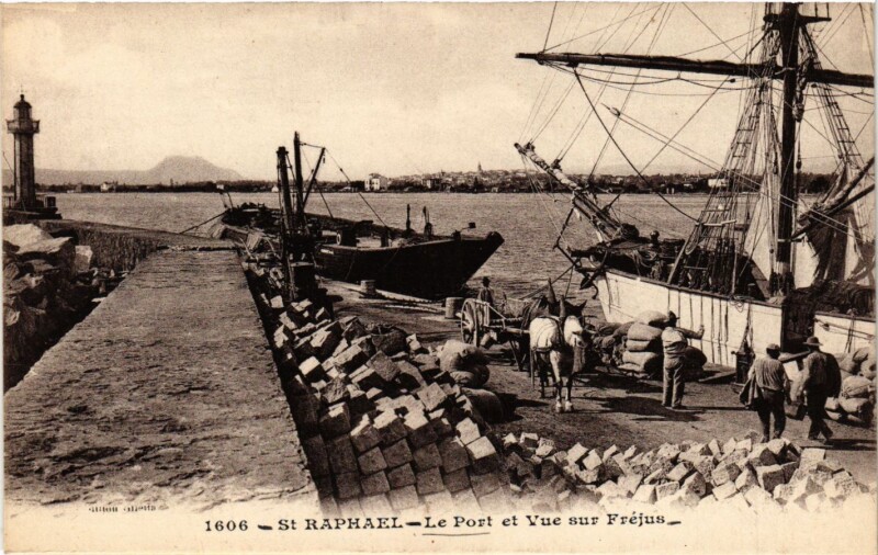 Carte postale ancienne Saint-Raphael - Le Port à Saint-Raphaël