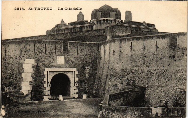 Carte postale ancienne Saint-Tropez - La Citadelle à Saint-Tropez
