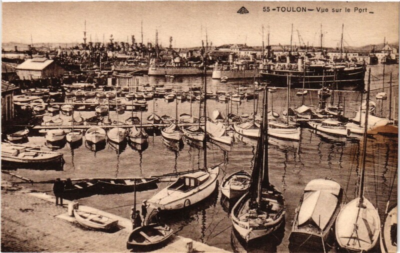 Carte postale ancienne Toulon - Vue sur le Port à Toulon