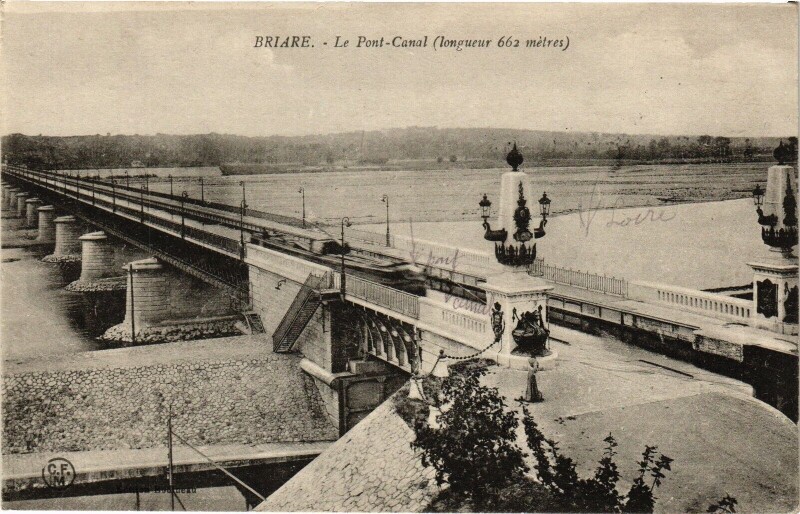 Carte postale ancienne Briare - Le Pont Canal à Briare
