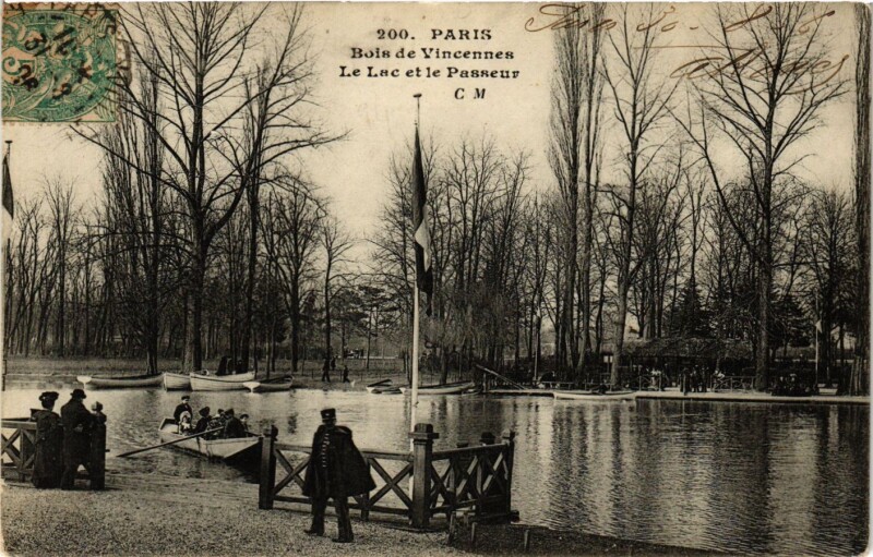 Carte postale ancienne Paris 12e-Bois de Vincennes-Le Lac et le Passeur à Paris 12e