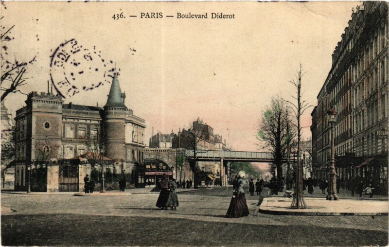 Carte postale ancienne Paris 12e-Boulevard Diderot à Paris 12e