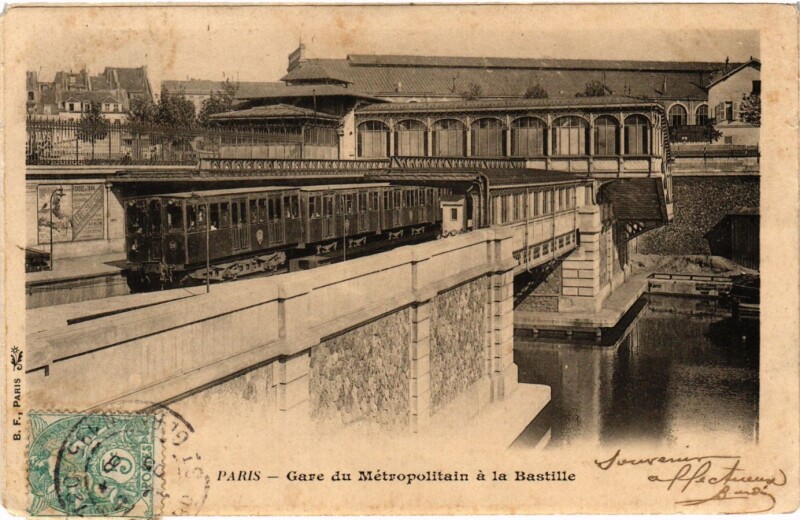 Carte postale ancienne Paris 12e-Gare du Métropolitain á la Bastille à Paris 4e