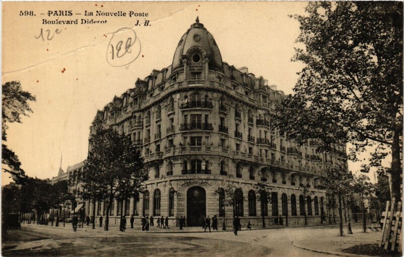Carte postale ancienne Paris 12e-La Nouvelle poste-Boulevard Diderot à Paris 12e