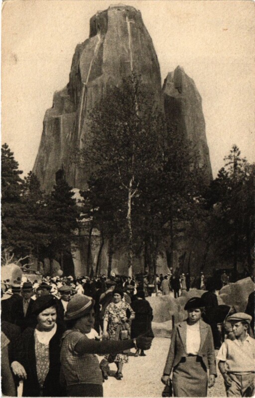 Carte postale ancienne Paris 12e-Parc Zoologique-Le grand rocher des animaux de montagne à Paris 12e