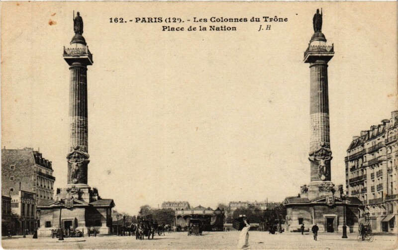 Carte postale ancienne Paris 12e-Les Colonnes du Trone-Place de la Nation à Paris 12e