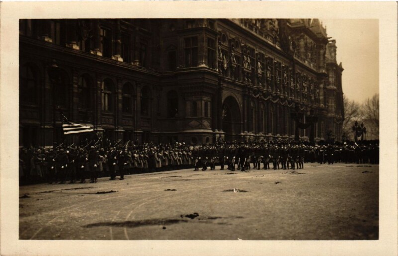 Carte postale ancienne Paris (4e) - Hotel de Ville les américains et musique à Paris 4e