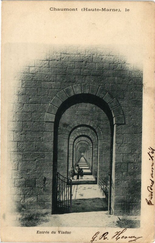 Carte postale ancienne Chaumont - Entree du Viaduc à Chaumont