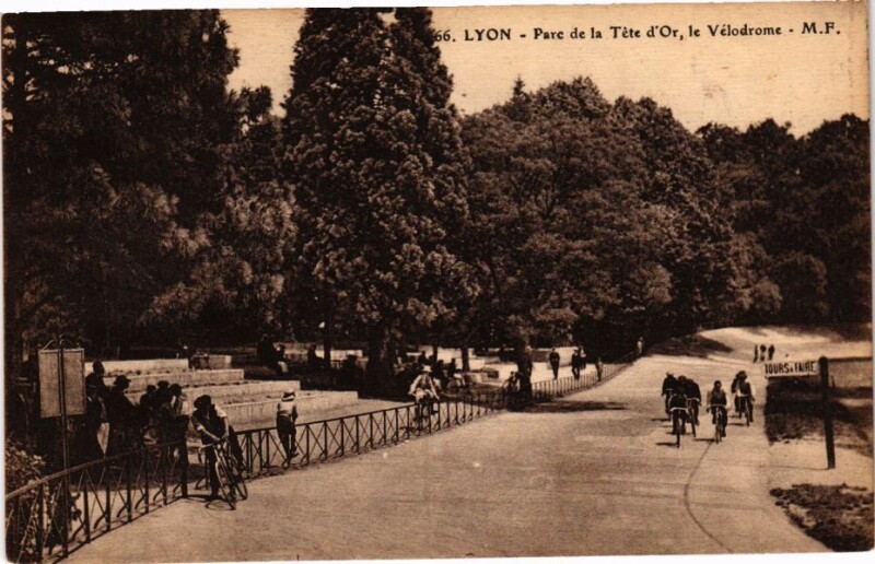 Carte postale ancienne Lyon-Parc de la Tete d'Or le Velodrome