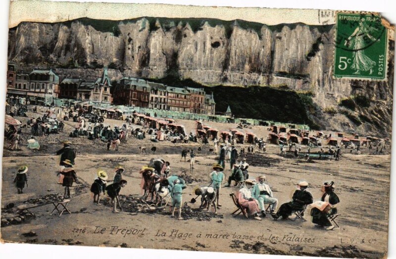 Carte postale ancienne Ed. Aqua 2216 Le Treport La Plage a marre basse et les Falaises