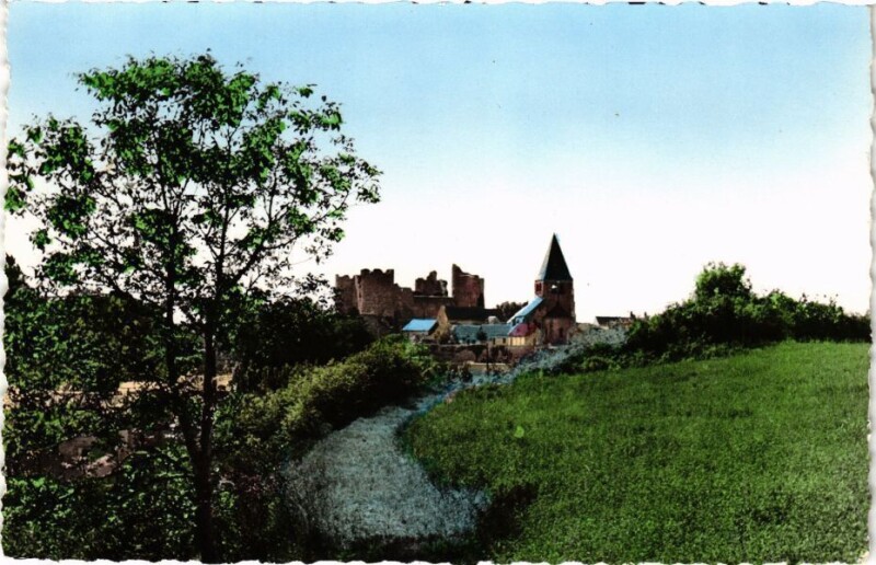 Carte postale ancienne Yevre-le-Chatel - Vue générale