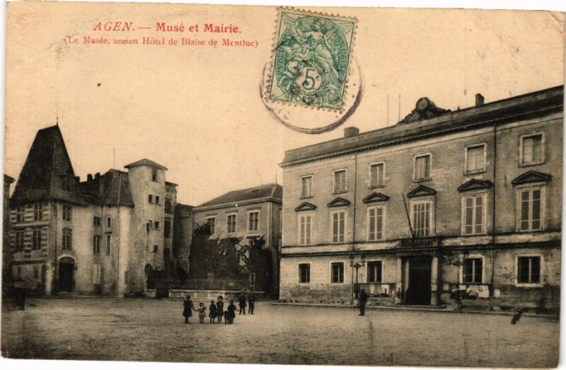 Carte postale ancienne Agen - Muse et Mairie à Agen