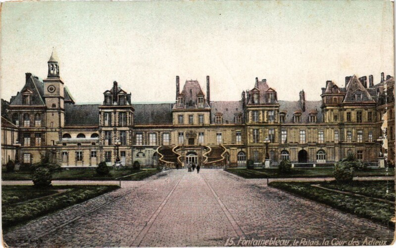 Carte postale ancienne Fontainebleau - Le Palais - La Cour des Adieux à Fontainebleau