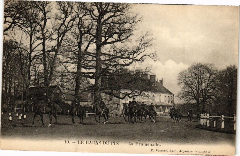 Carte postale ancienne La Haras-du-Pin - La promenade